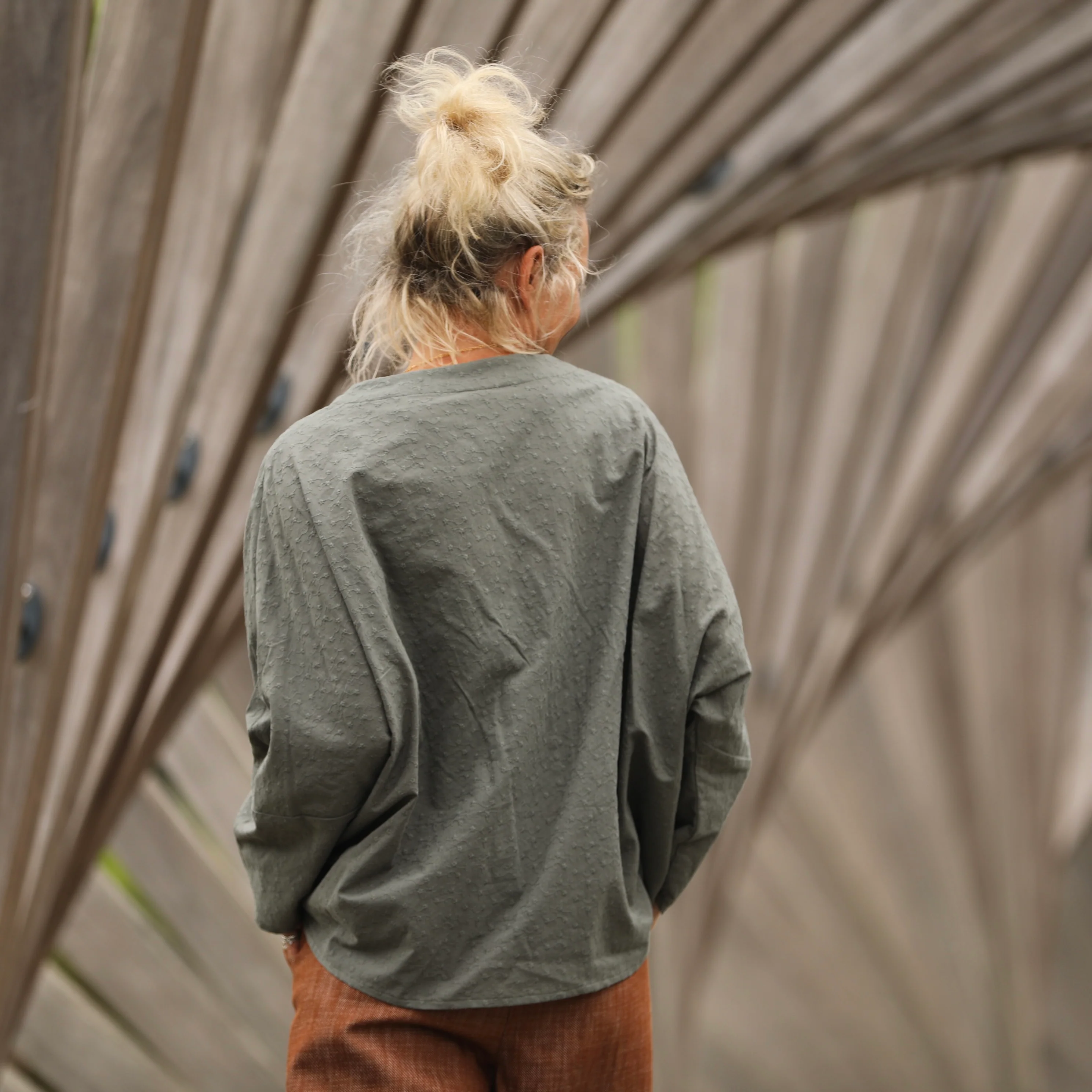 Blouse Naomie - broderie fleurie kaki - Image 6