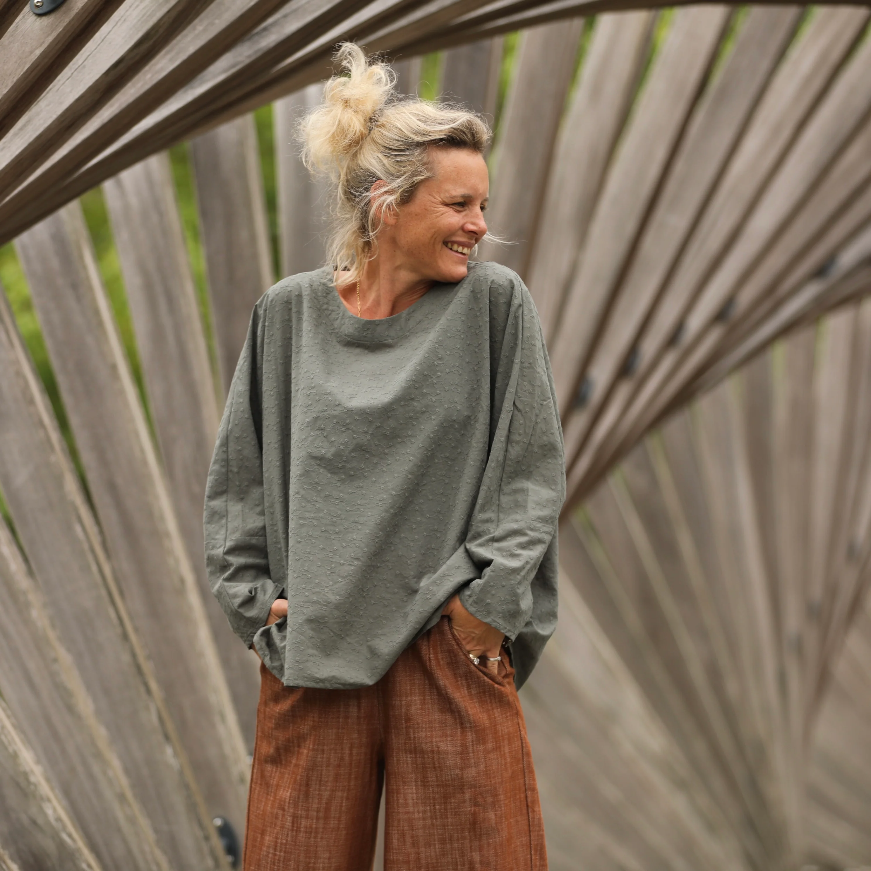 Blouse Naomie - broderie fleurie kaki - Image 8