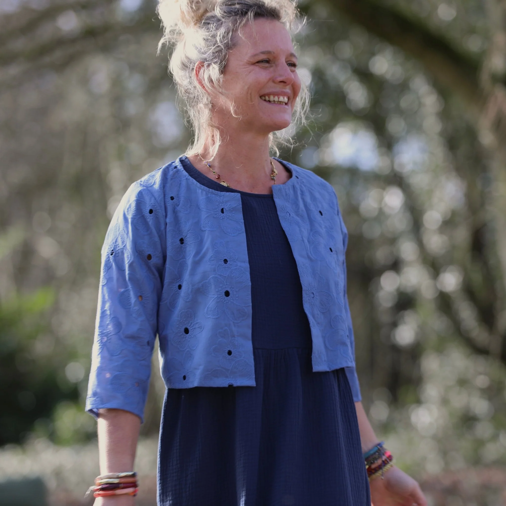 Boléro Ange - coton brodé ajouré bleu lavande