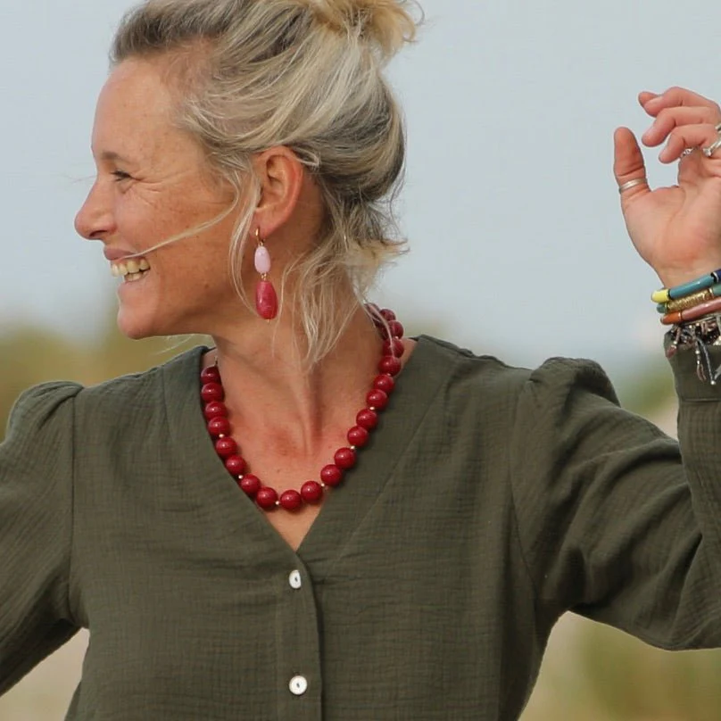 Collier Équinoxe – Rouge & Doré - Image 5