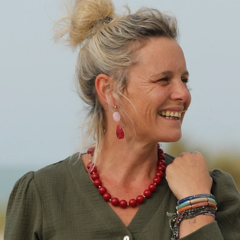 Collier Équinoxe – Rouge & Doré - Image 7