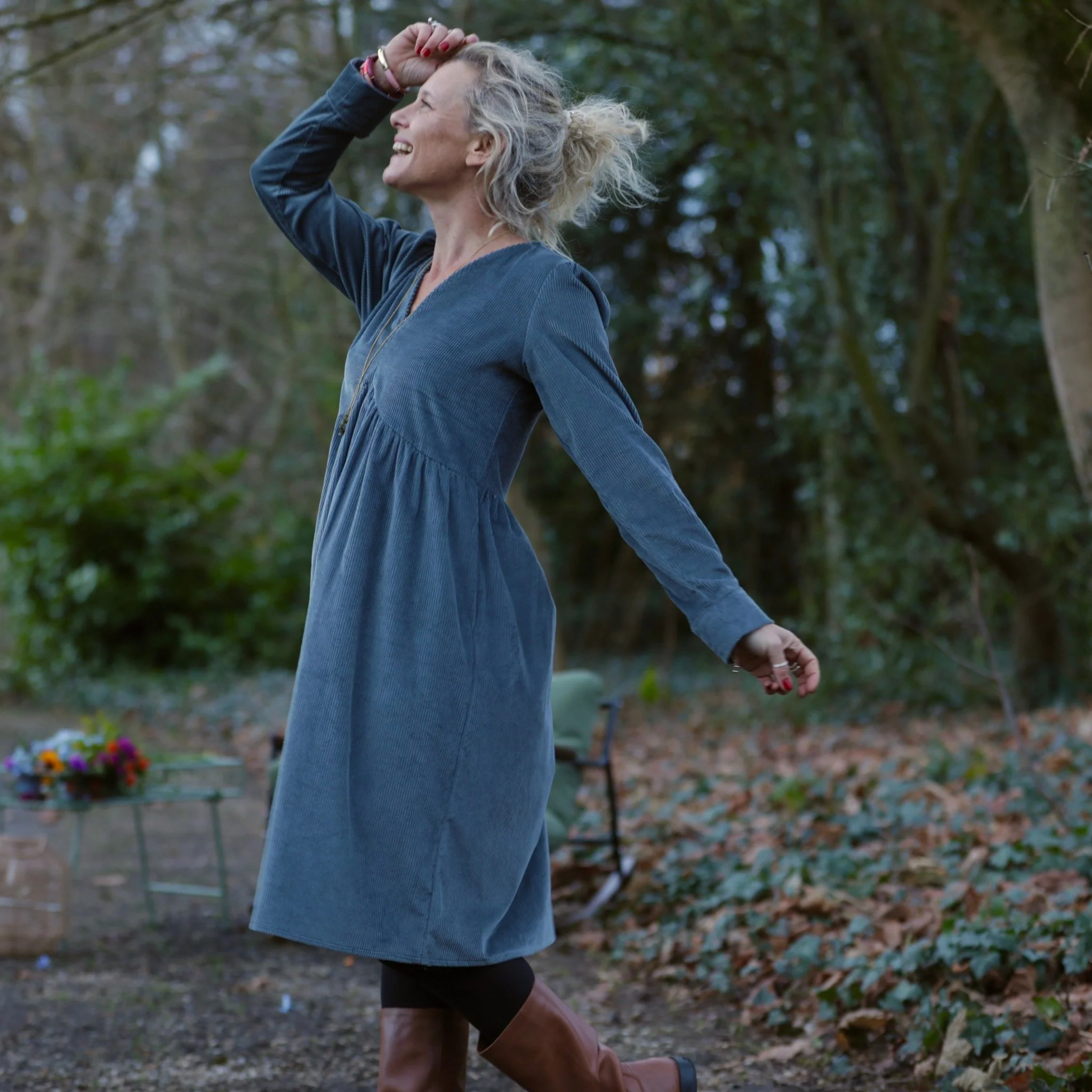 Robe Edonie coupe midi - Velours côtelé bleu grisé - Image 7