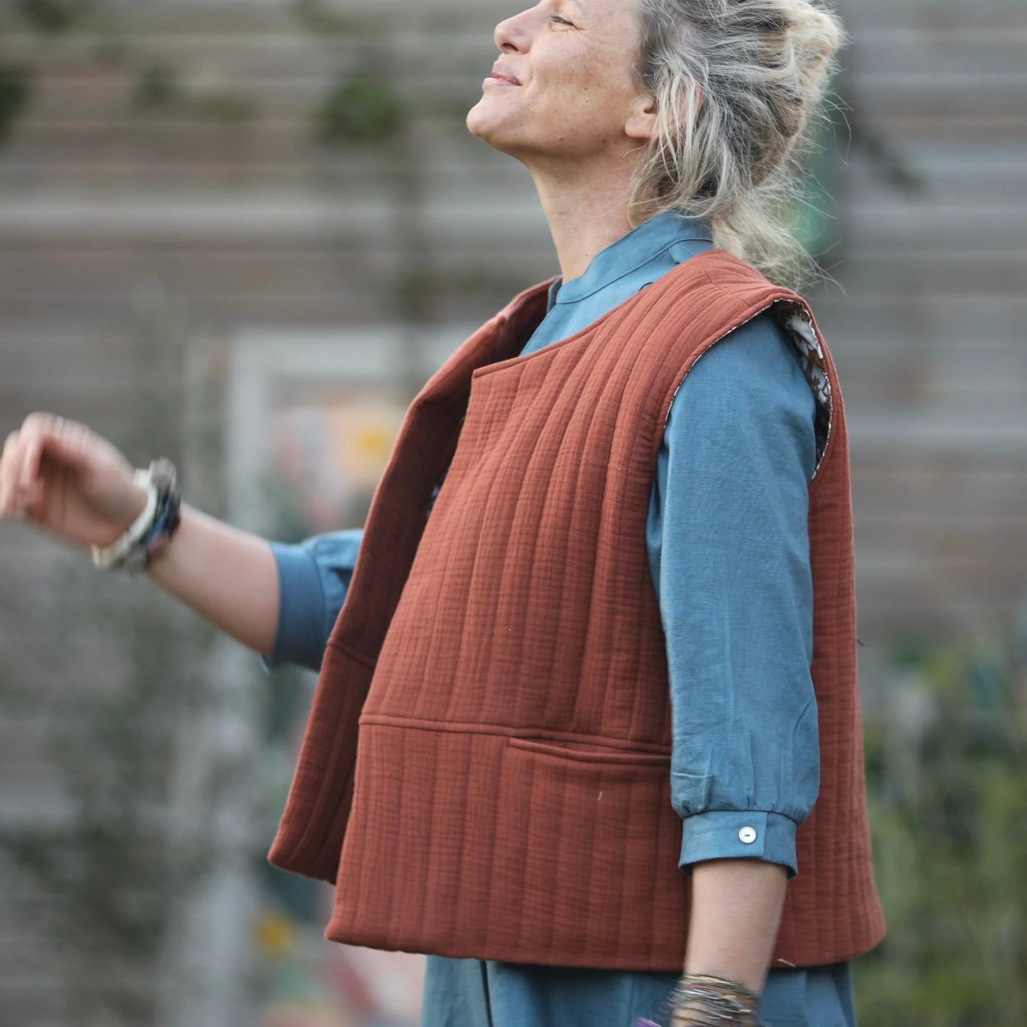Gilet Basile en double gaze de coton écureuil matelassé/toile de jouy - Image 7