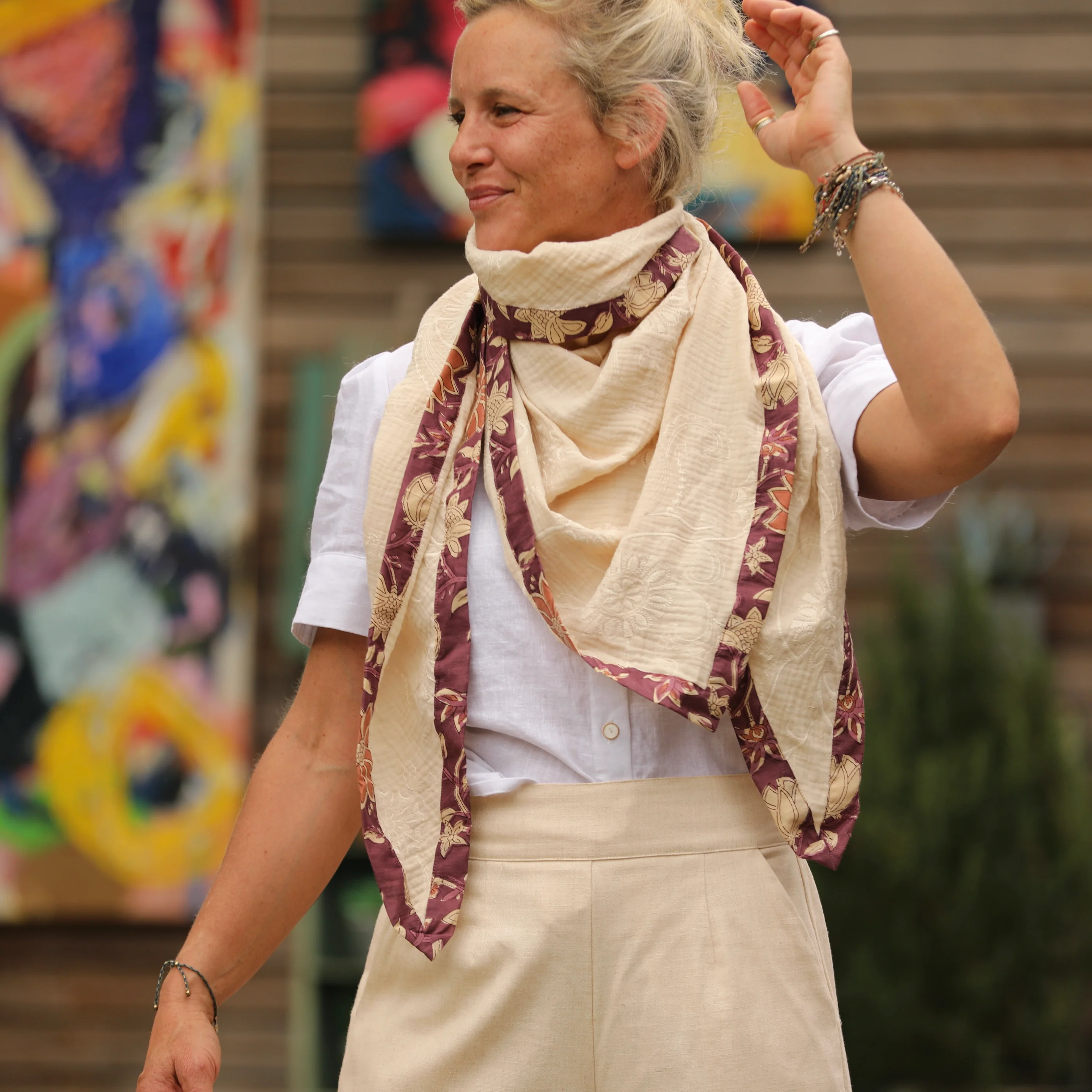 Le foulard Calista ivoire brodé/Prunelle
