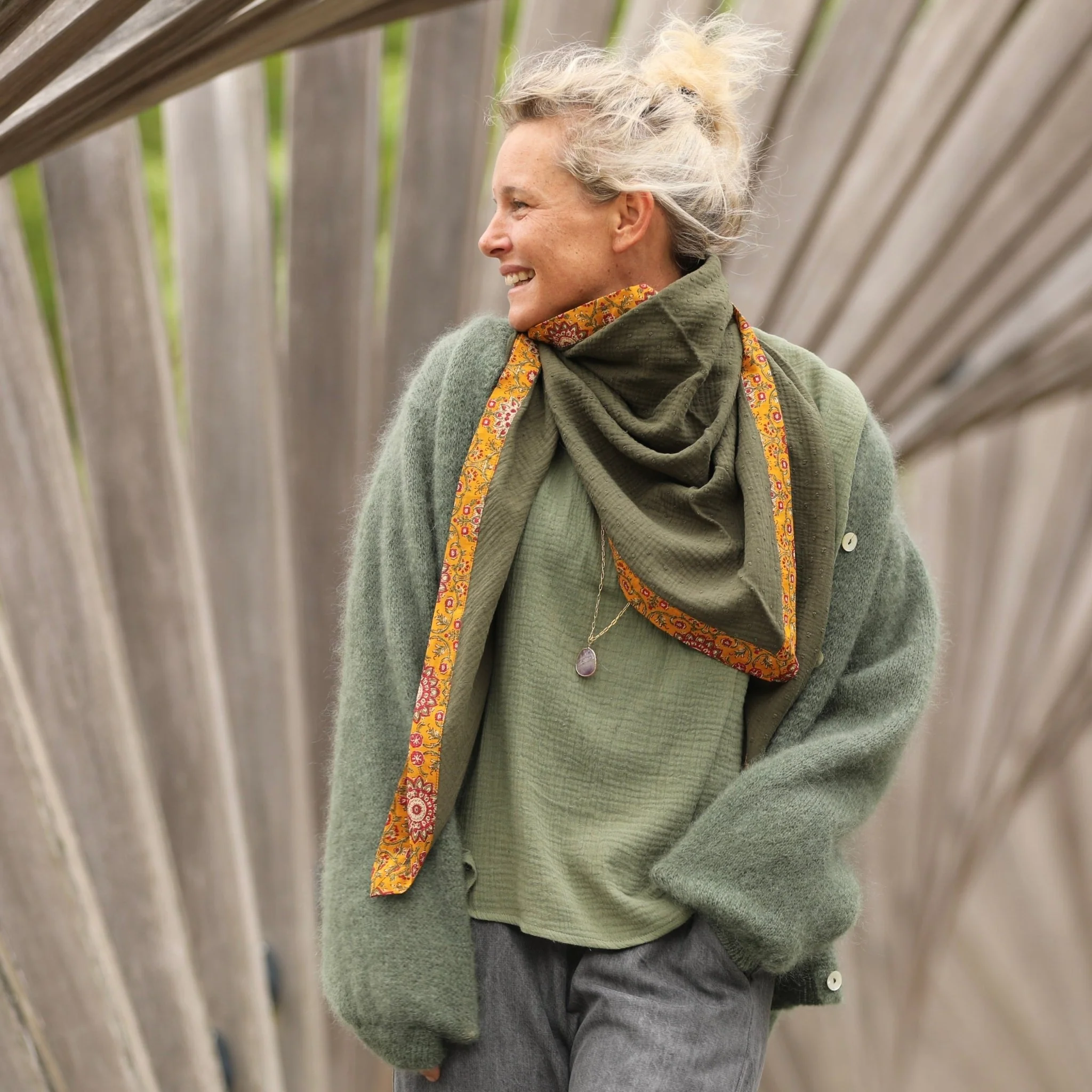 Le foulard Calista Kaki plumetis/Tara