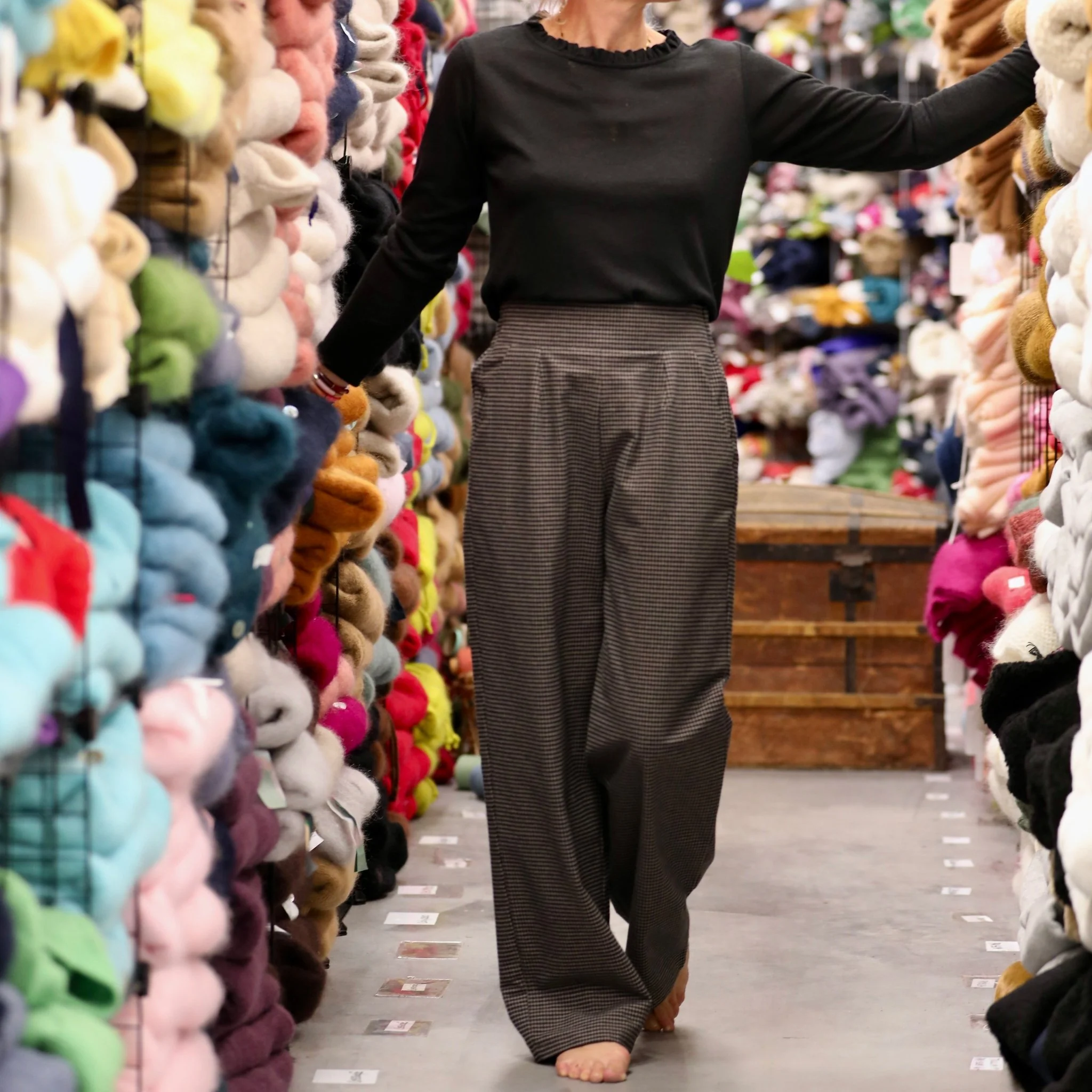 Le Pantalon Cocoon Louis — flanelle douce à carreaux noir ficelle