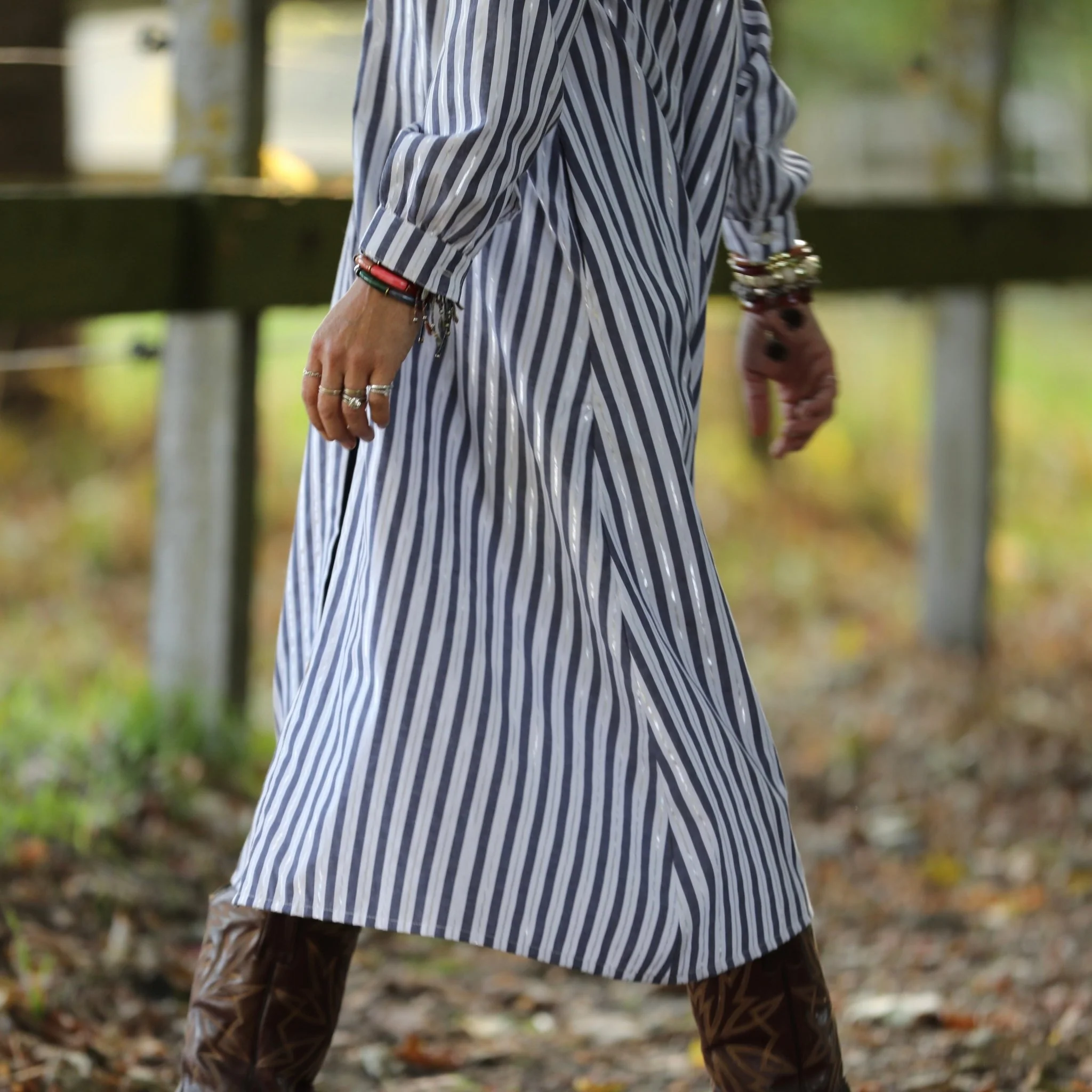 Robe Pensée - Rayures bleues argentées - Image 3