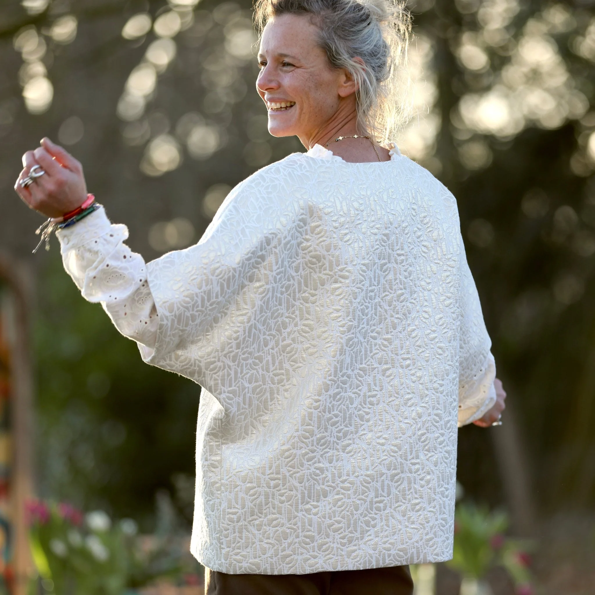 Poncho Pétronille — Jacquard ivoire & doré - Image 3