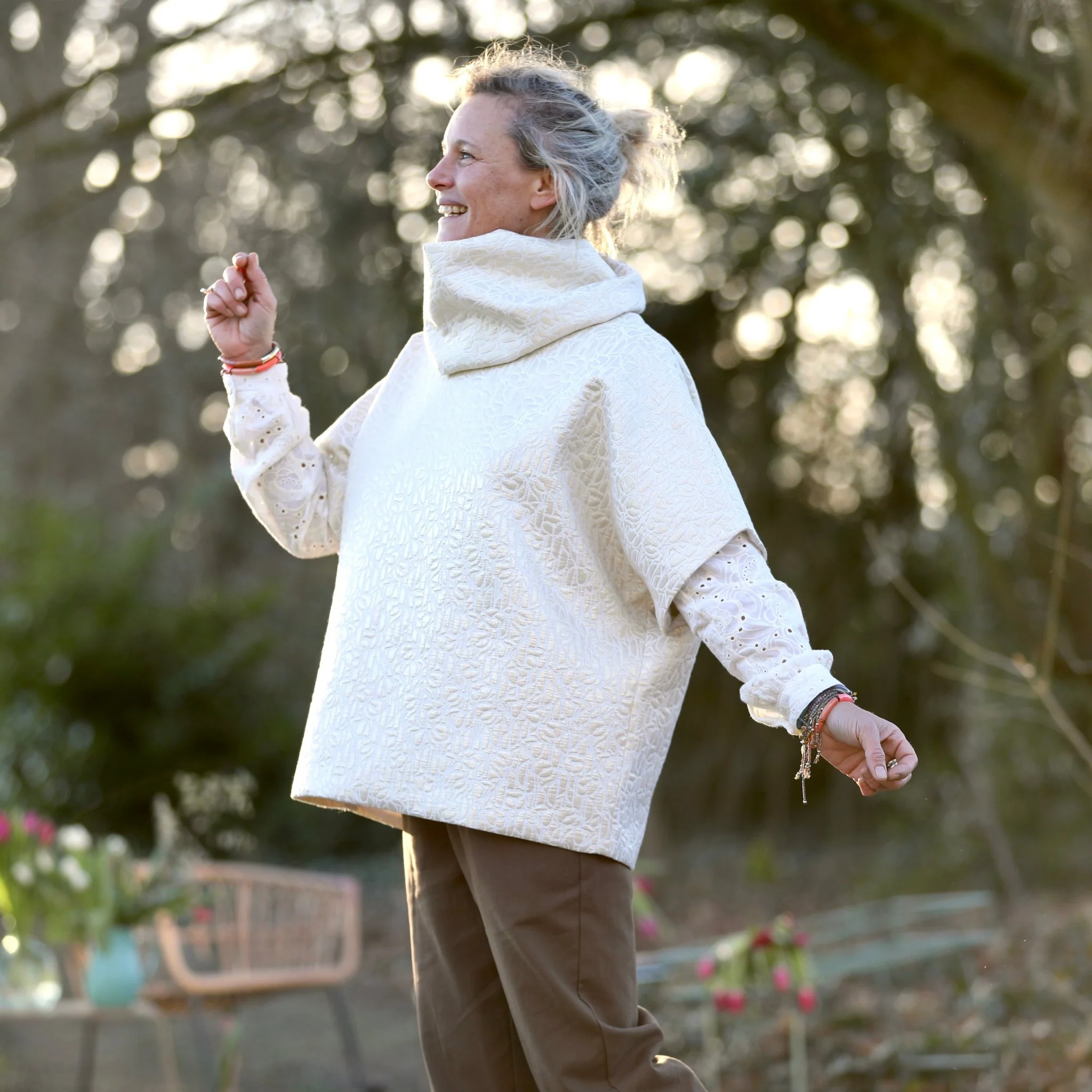 Poncho Pétronille — Jacquard ivoire & doré - Image 9