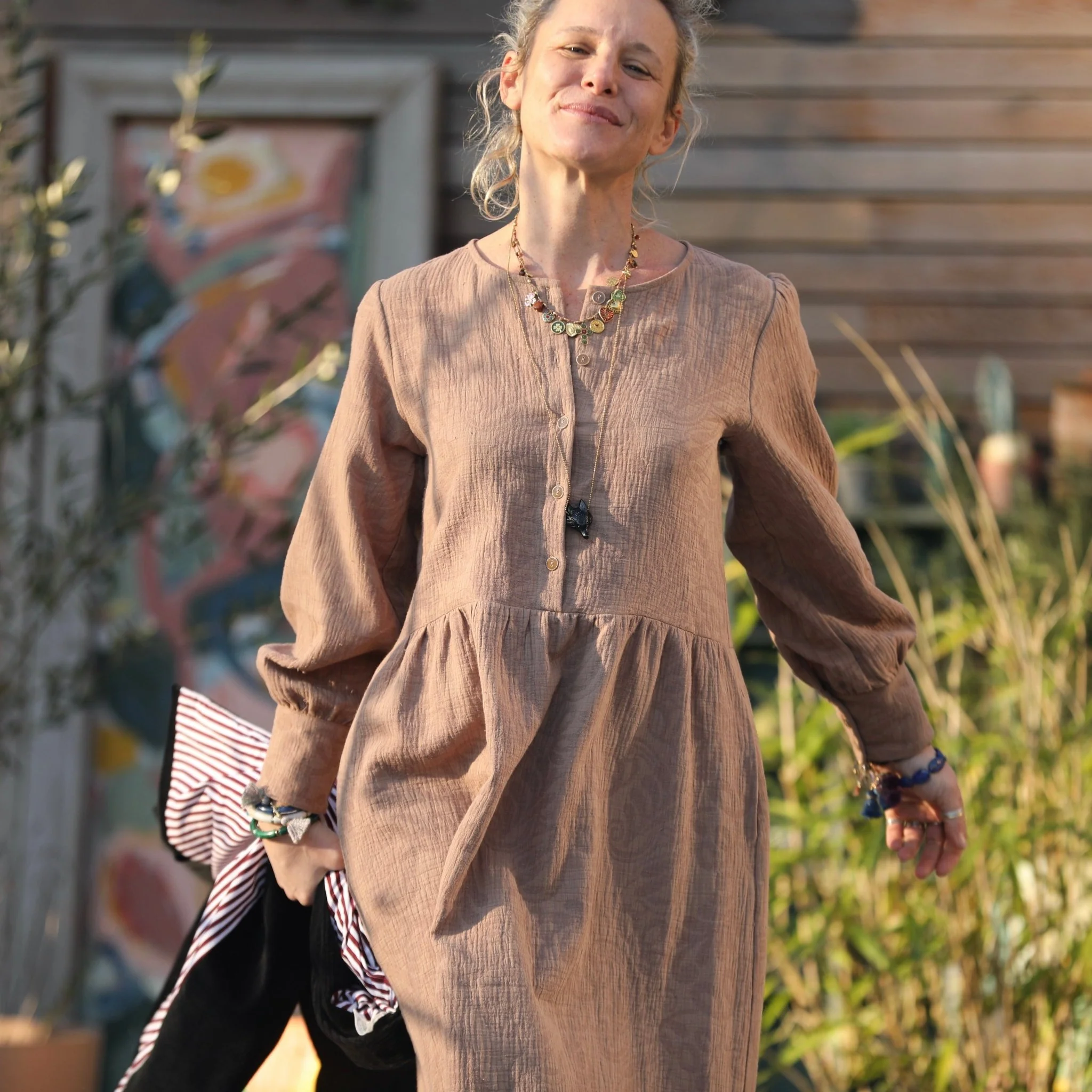 Robe Isis - jacquard coton/lin fleuri camel - Image 9